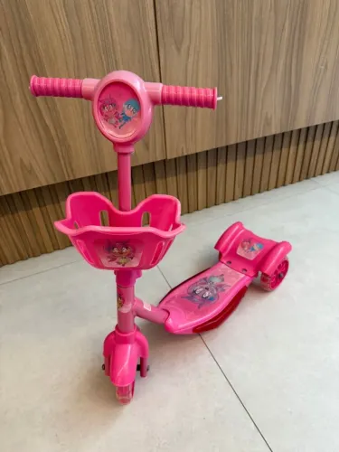 Patinete Infantil 3 Rodas com Cestinha - Excelente Estado
