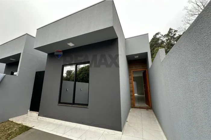 Casa com Acesso Lateral e Sobra de Terreno no Interlagos Rua calma