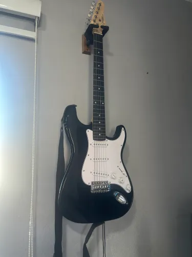 Kit completo de Guitarra Giannini + Amplificador e acessórios 