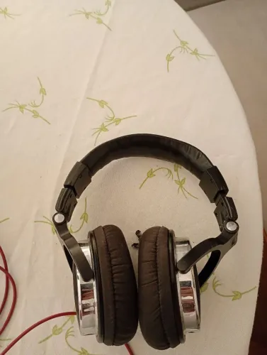 Fone oneodio preto e prateado 