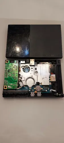 PS2 funcionando, mas sem cooler e sem leitor de discos.