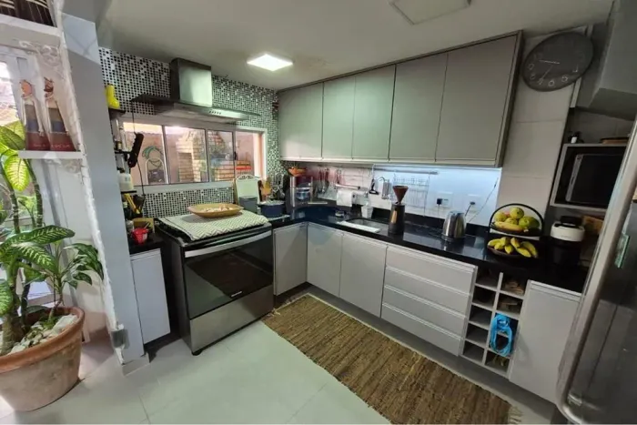Vendo Casa Duplex 3 Quartos 1 Suíte em Condomínio Fechado em Vargem Pequena do Lado da TV