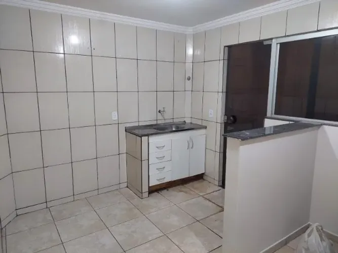 Excelente Kitnet dividida na Samambaia Norte, pintura nova, cerâmica, ótima localização
