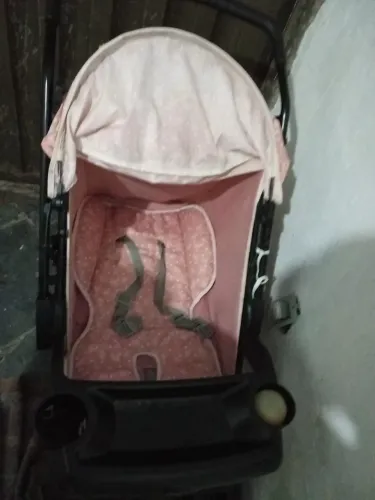 Carrinho de bebê menina 