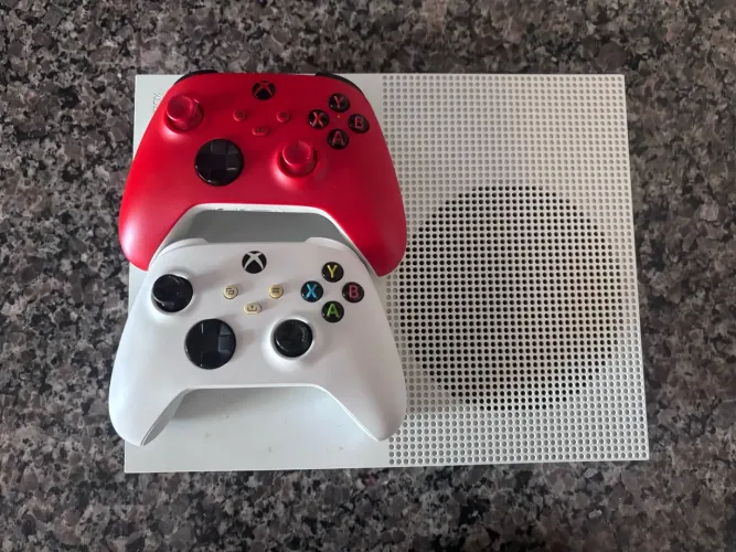 XBOX ONE S 500GB | 2 controles S/Fio
