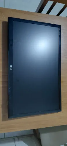 TV LG 27 POLEGADAS  PARA RETIRAR PEÇAS   