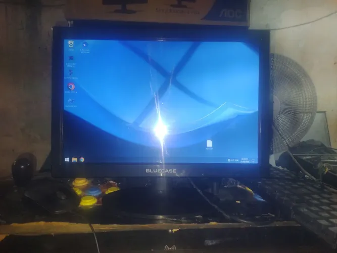 Monitor bluecase 15.4 polegadas está novo tenho a caixa dele aqui tirei só teste