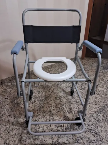 Cadeira de Banho seminova