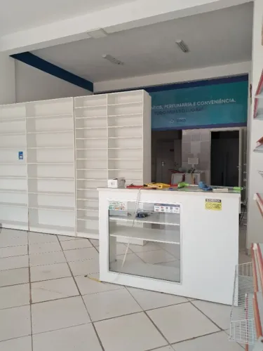 Balcao para farmacia e cestao para exposicao