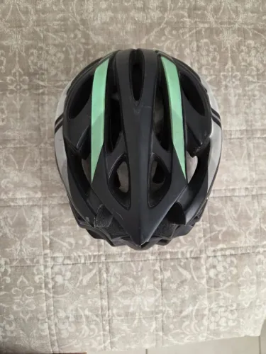 Capacete para ciclismo verde c preto