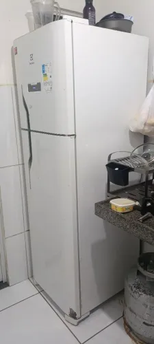 Geladeira 280L Eletrolux