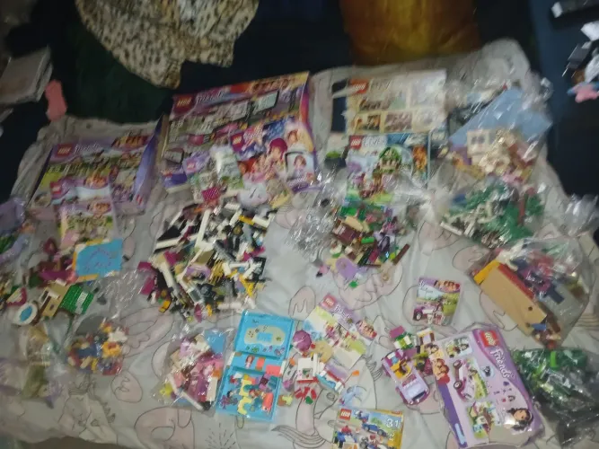 Legos muitas peças uns 90 bonecos