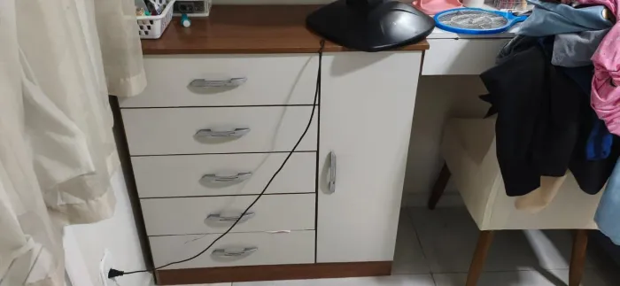 Cômoda 5 gavetas uma porta