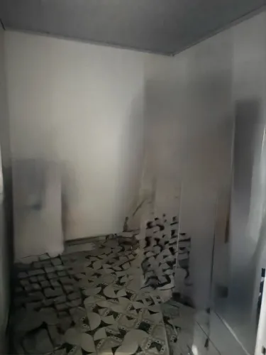 Kitnet quarto cozinha banheiro área de serviço. 