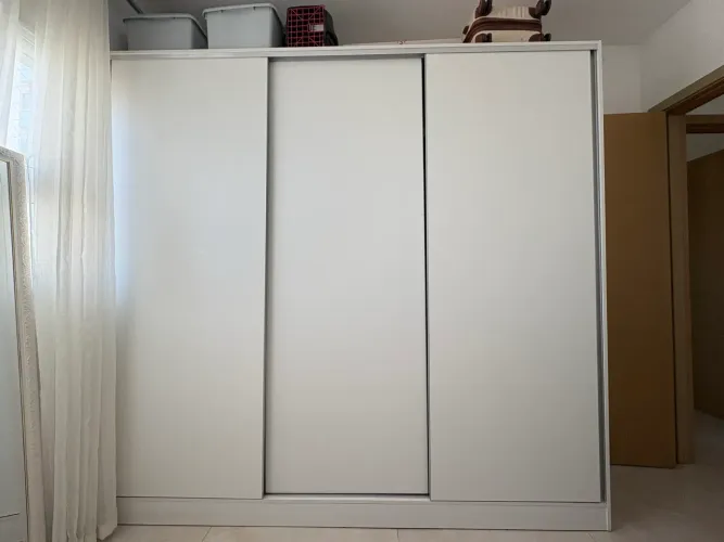 Guarda-Roupas 3 portas novinho