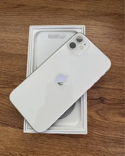 IPhone 11 excelente na caixa 