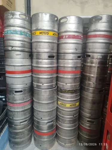 Barril de chope 50L vazios.