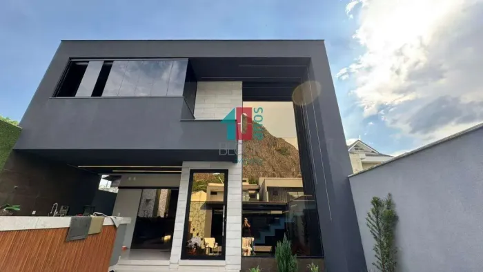 Vargem Pequena | Casa de Condomínio 4 quartos, sendo 4 suites