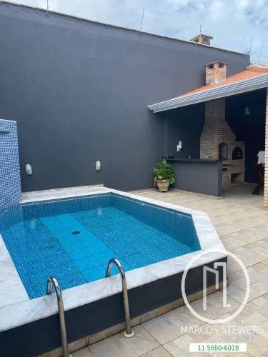 Casa com Piscina, 3 dormitórios em Peruíbe, Próximo à Praia, Aceita Permuta
