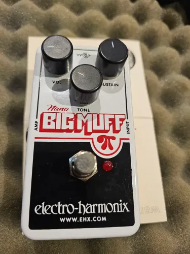 ELECTRO-HARMONIX NANO BIG MUFF - PEDAL DE DISTORÇÃO / FUZZ - NOVO, NA CAIXA, SEM USO