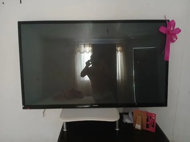 Vendo essa TV samsung 65 pol. Só está funcionando uma parte da tela Finalidade retirar pça