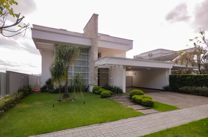 Sobrado amplo, mobiliado e de alto padrão à venda no Condomínio Eco Bella Vista em Foz do
