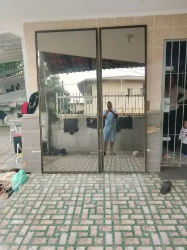 Vendo doas porta de espelho bronze