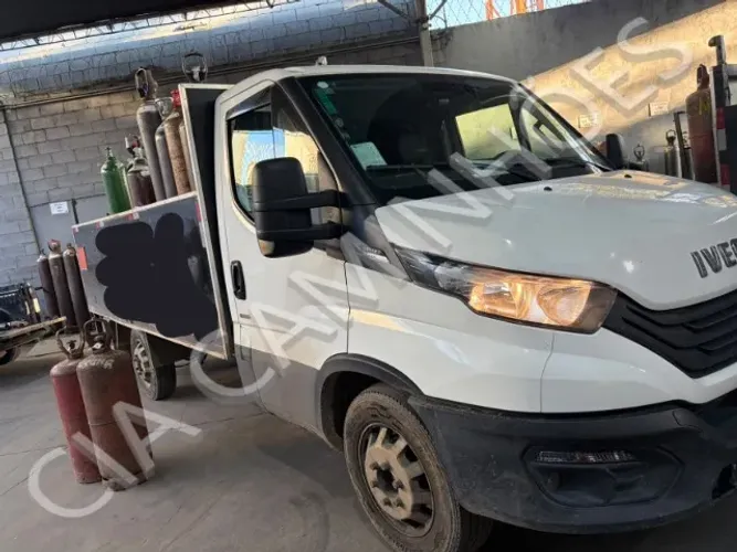 IVECO 35-160 ANO 2023 CARROCERIA E PLATAFORMA DE GAS 4M