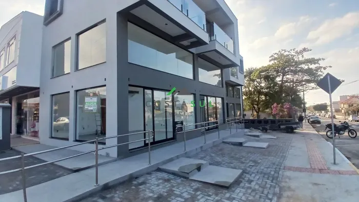 Sala Comercial com 30 M² para locação anual no centro de Garopaba/SC