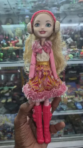 Boneca Ever After High Apple White - Feitiço de Inverno
