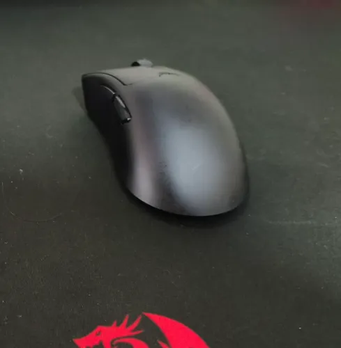 Mouse deluxe m900 pro c/ dock de carregar.