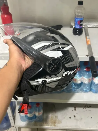 Vendo capacete fw3 aberto