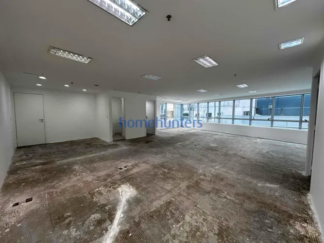 Sala comercial para locação, 100m2 espaço amplo com refeitório, banheiro para clientes no 