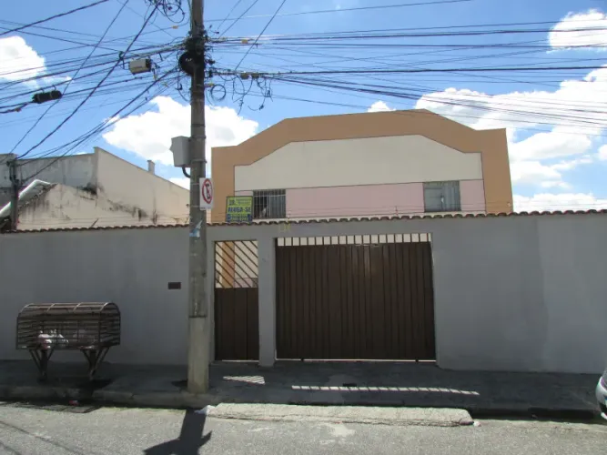 PRADIO COM 8 APARTAMENTOS