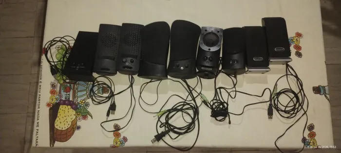 LOTE 9 Caixas de Som Quebradas para Peças ou Conserto