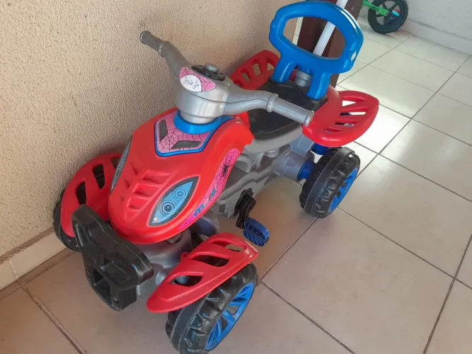 Quadriciclo motoca homem aranha MARAL