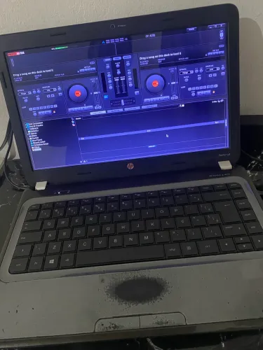 Notebook HP g4 i3 4gb ram hd 500gb bateria carrega mais não segura ligado sem carregador 