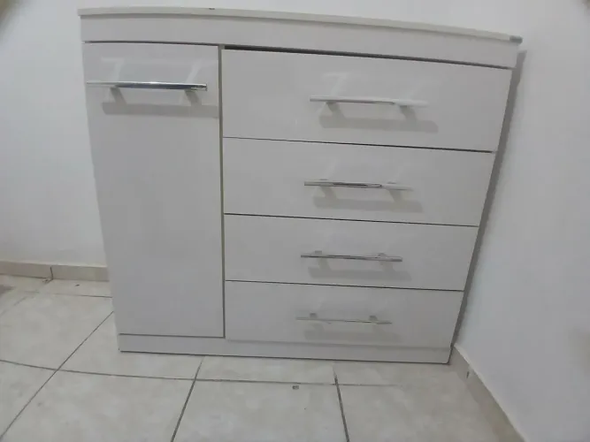 Cômoda 1 Porta 4 Gavetas