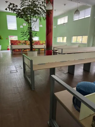 Moveis de Escritórios Usados - LOTE - Diversas Mesas
