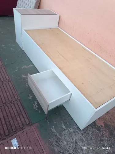 Cama de solteiro de MDF com gaveta e baú bem conservada ((ENTREGO GRATIS))