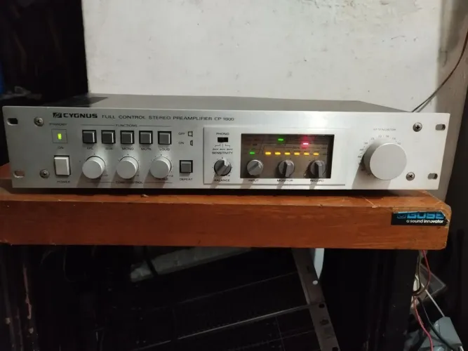 Pre amplificador Cygnus cp1800