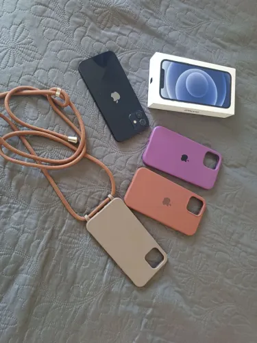 Celular iPhone 12