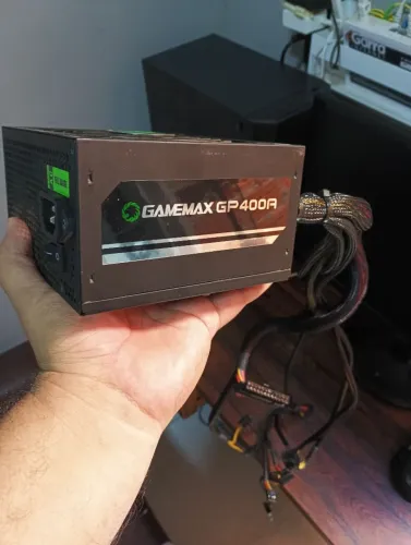 Fonte gamer Gamemax 400W