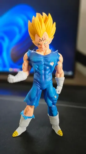 Action Figure Majin VEGETA