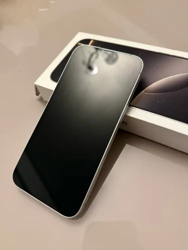 iPhone 16e, 128 GB, bateria ótima com caixa, 1 ano de uso