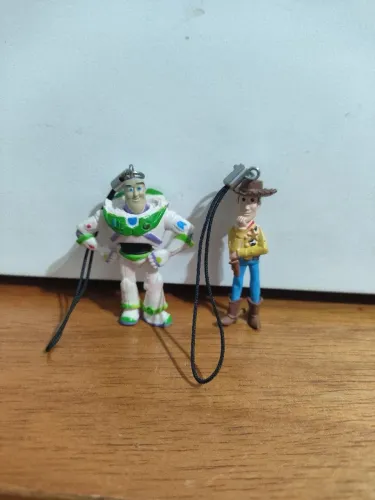 Kit duas miniaturas toy story chaveiro de colecionador raro Woody e buzz lightyear