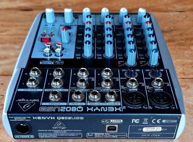 Mesa 802 USB Behringer