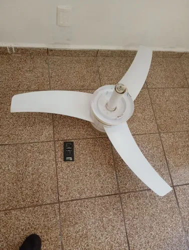 Vendo dois ventilador de teto com controle