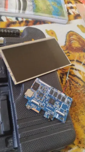 VENDO PLACA MÃE DE TABLET DA MARCA How E TELA JUNTO