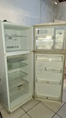 Geladeira 300L Frostfree